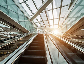 Escalera mecánica y escalera horizontal: ¿Cuáles son las diferencias?